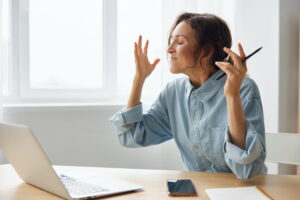 Frustrated women at laptop